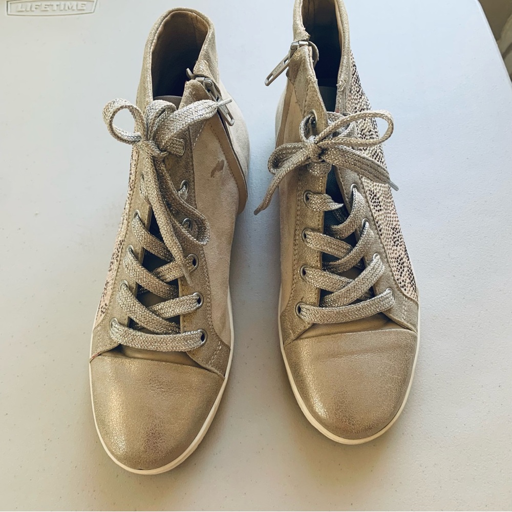 Tine's beige genuine leather/suede side zipper ankle lace boots US size 7.5M
